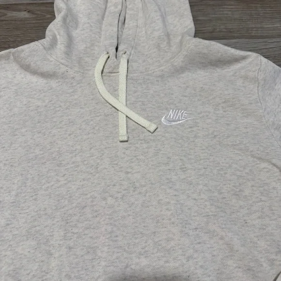 Nike Sportswear Club Fleece Graphic Pullover Hoodie - Picture 5 of 10
